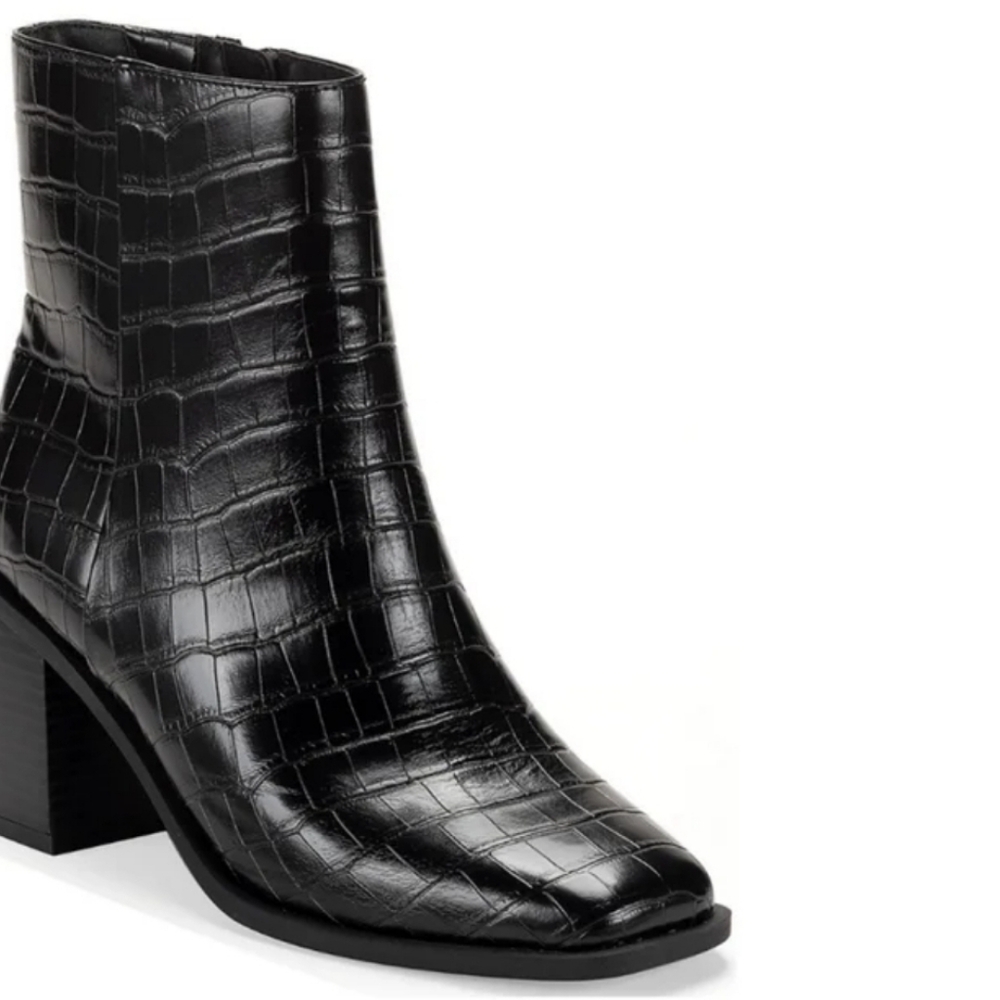⚡️SALE⚡️Crown & Ivy Ankle Boots